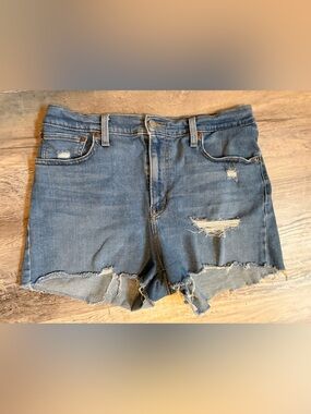 Levi’s High Rise Distressed Denim Shorts Size 31